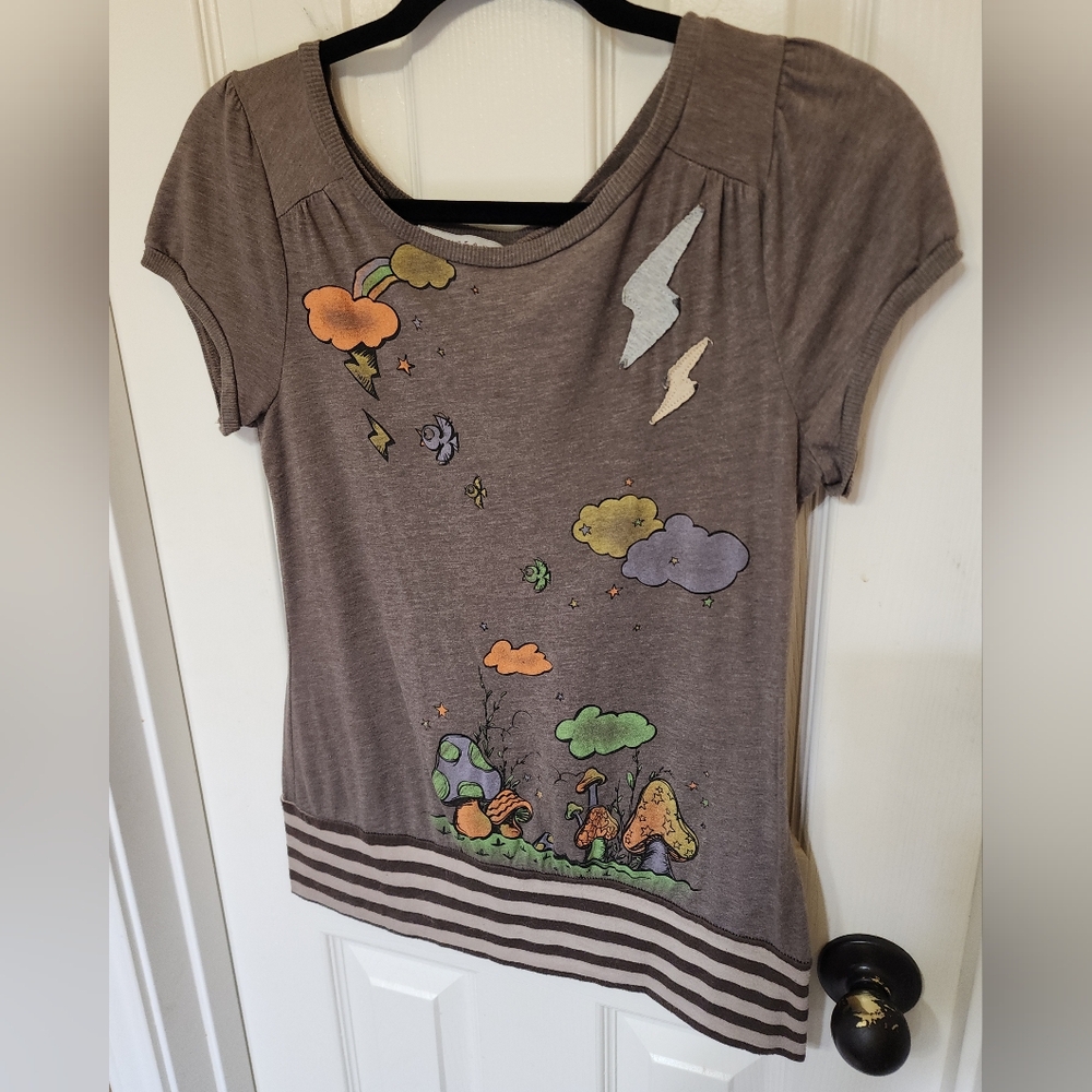 Monteau sz L large whimsical mushroom storm top